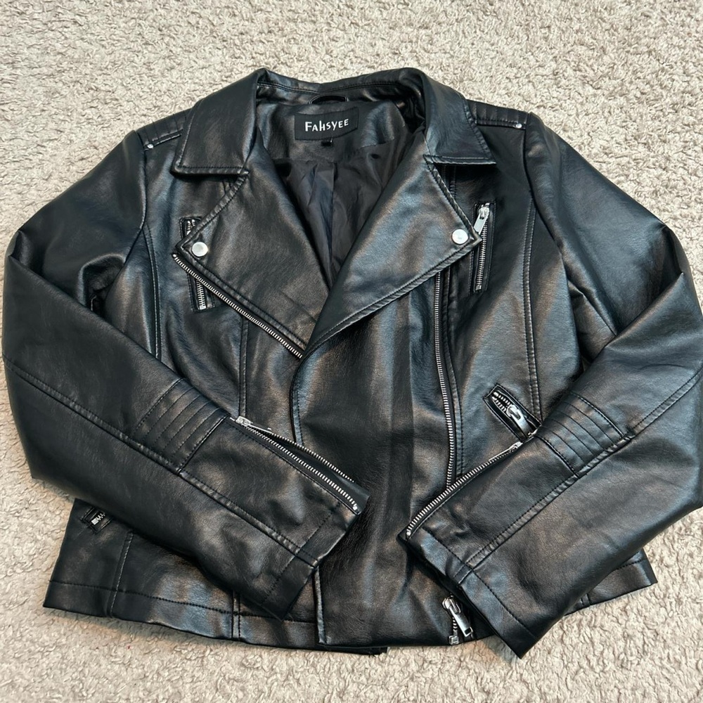 ‘Fahsyee’ Women's Black Leather Jacket
